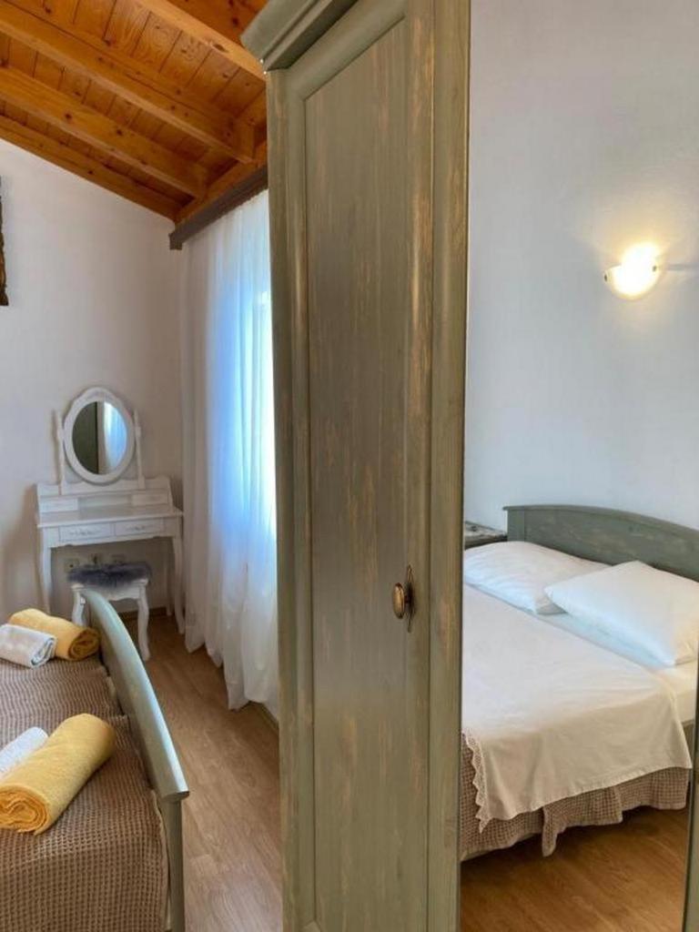Apartments By The Sea Milna, Vis - 8896 Bilik gambar